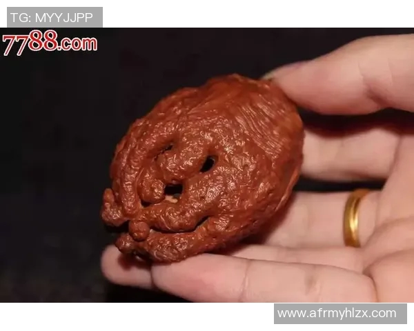 足球明星亲手打造橄榄核手串的背后故事与收藏价值揭秘