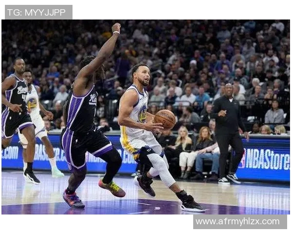 2016赛季勇士与雷霆激战赛程回顾与精彩瞬间分析